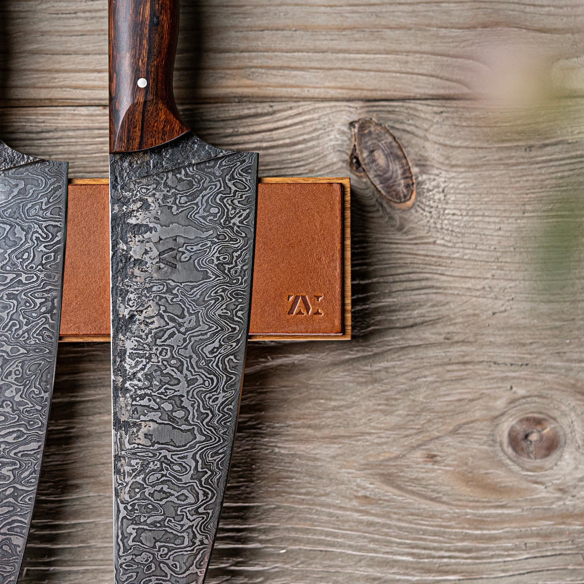 Magnetische Messerleiste aus Leder