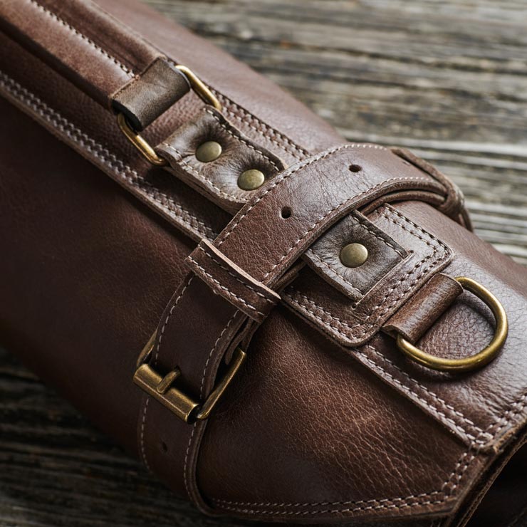 Detailaufnahme von Ledermessertasche